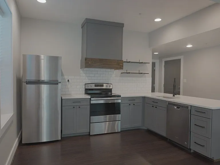901 N Wood Ave — Photo 3