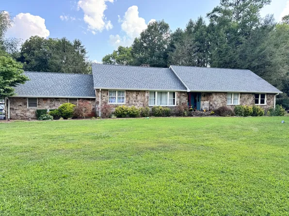 704 Cumberland St E, Cowan, TN 37318