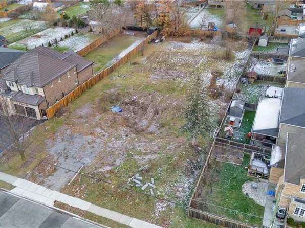 60 Deerhurst Rd, Hamilton, ON L8E 4Y6