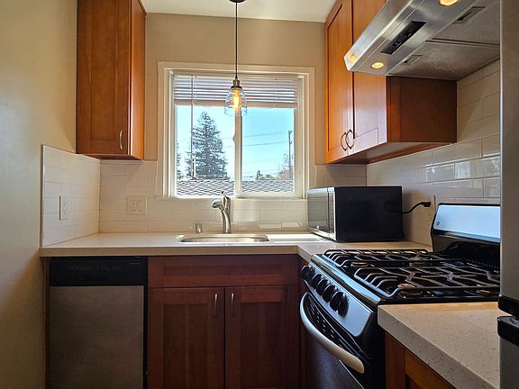 4th image of 619 Buckeye St APT 5