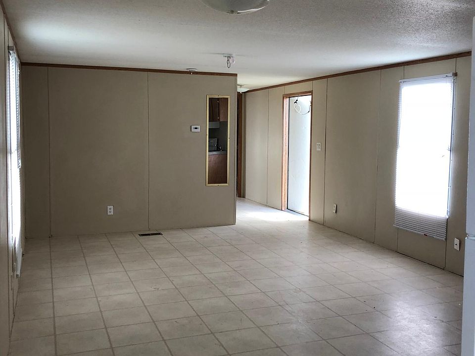 2nd image of 101 NW Main St Trlr 17