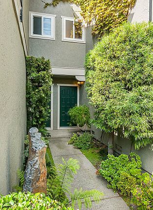 3rd image of 536 Brewster Ave #3
