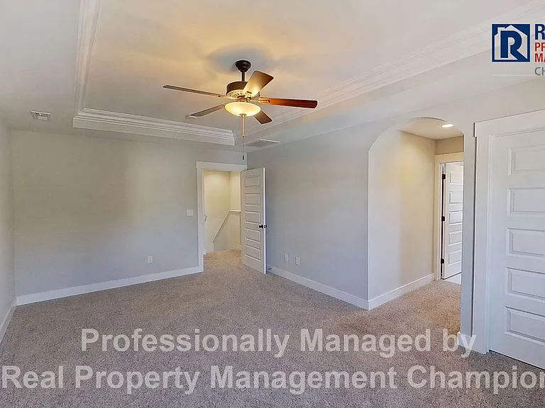 241 E Ivybridge Dr — Photo 12