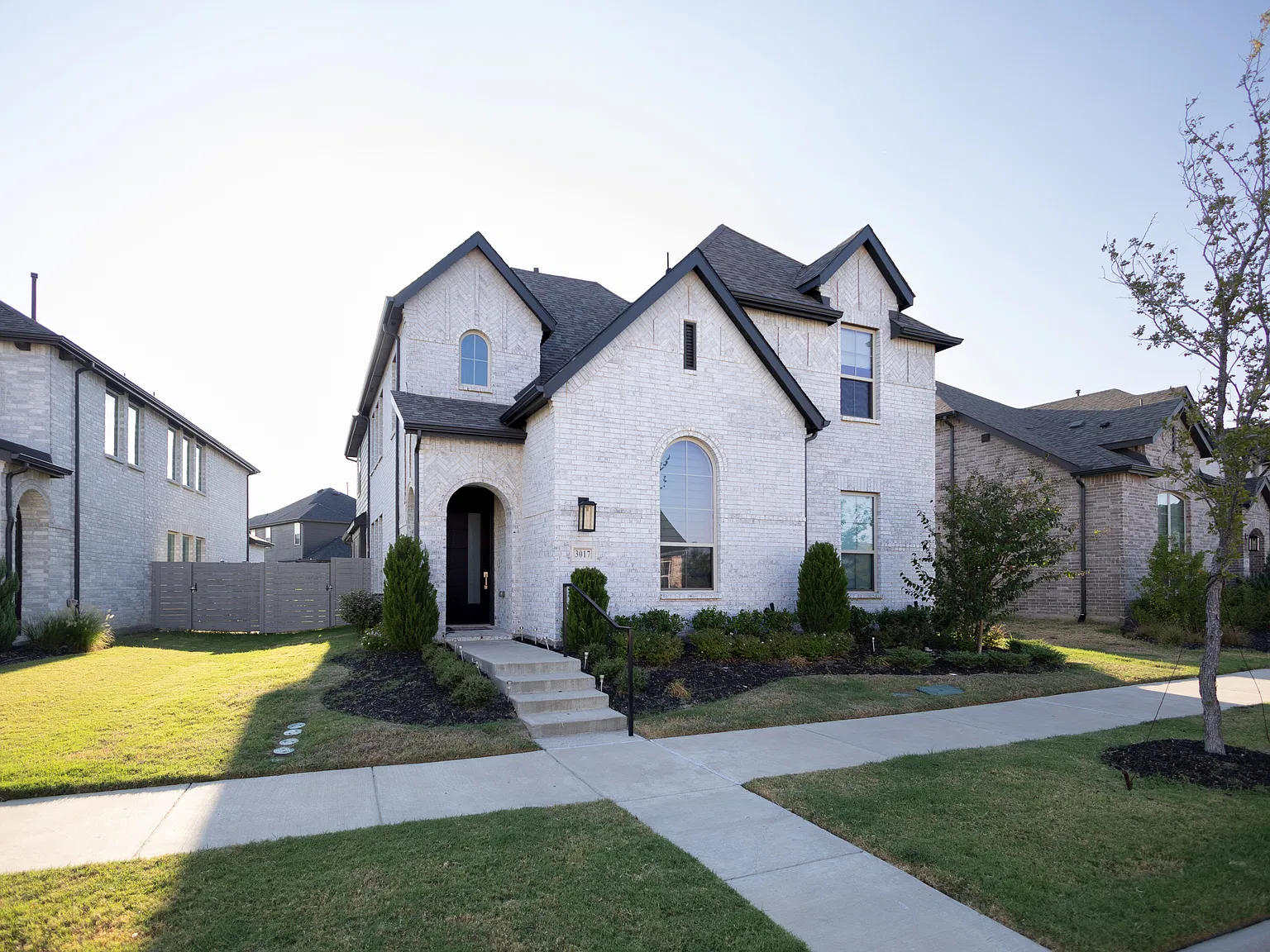 5 bed, 2521 sqft, $3,250 — Photo 3