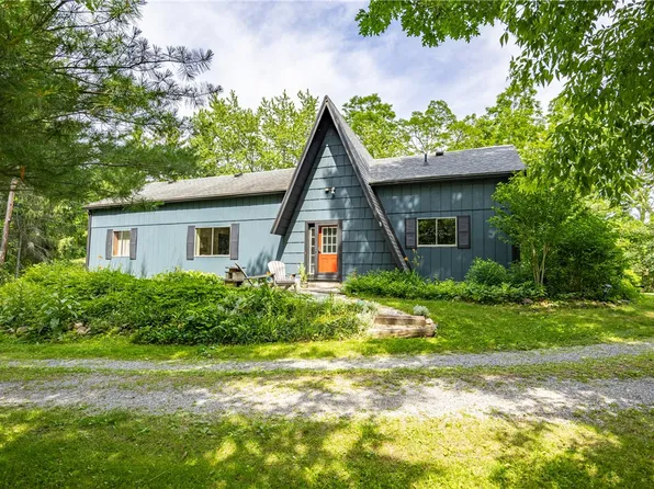305 Pond Rd, Honeoye Falls, NY 14472