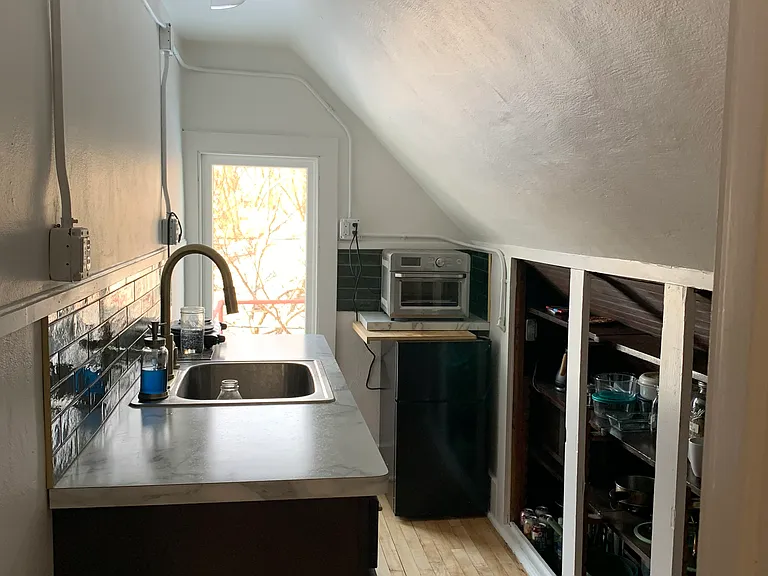 N Marietta Ave — Photo 2