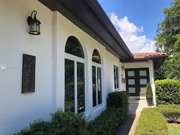 4th image of 701 Madeira Ave