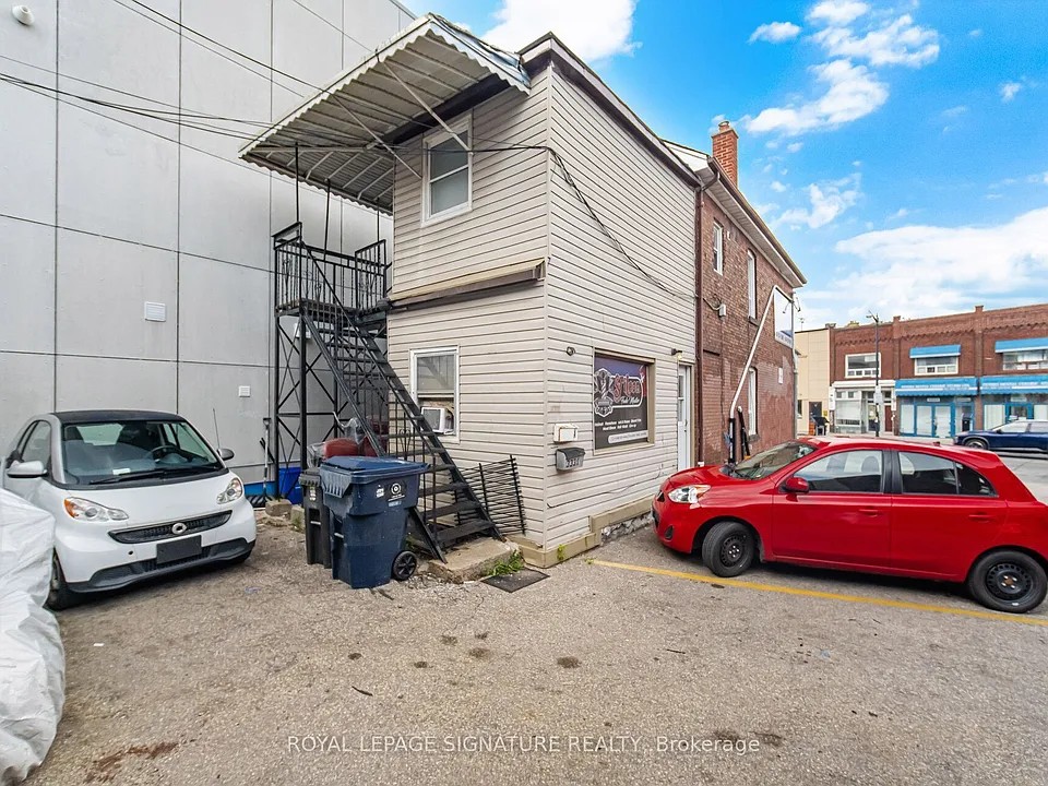 3331 Dundas St W