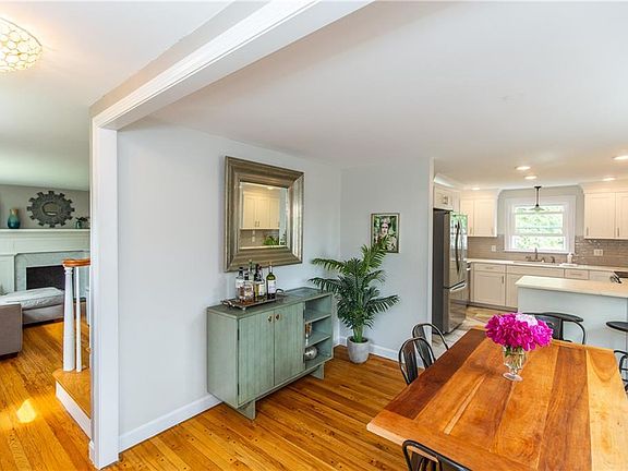 3rd image of 145 Macarthur Blvd