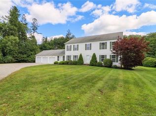 163 Shore Rd, Waterford, CT 06385