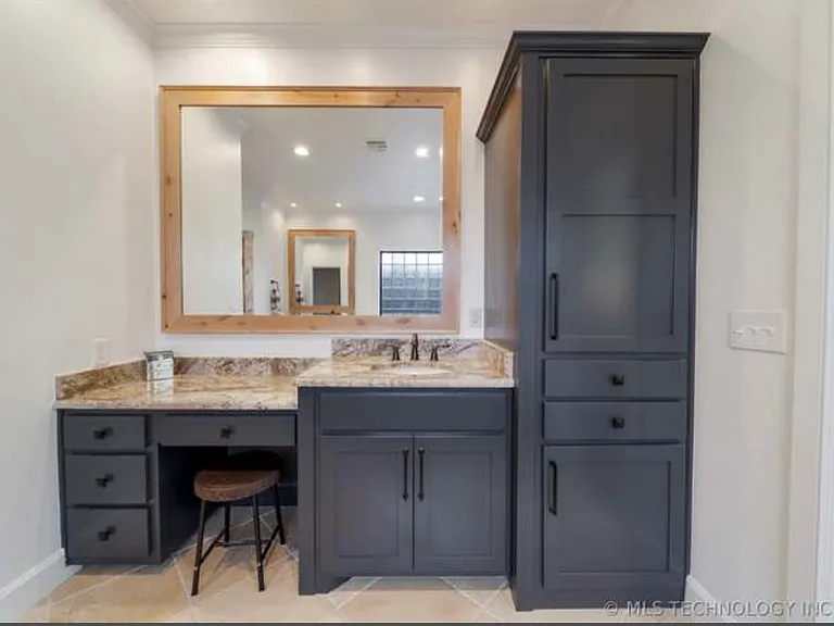 1436 E 35th Pl — Photo 17