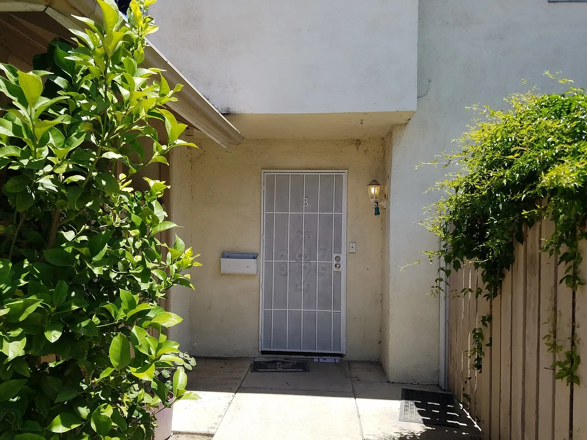 Building Photo - 340 W Fairway Dr