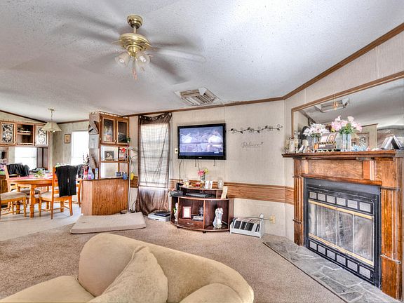 2nd image of 550 Sego Lily St