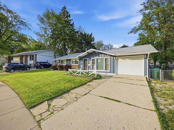 3rd image of 6 Beacon Ave