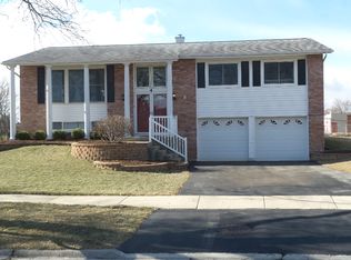 4 Purchase Ct, Bolingbrook, IL 60440