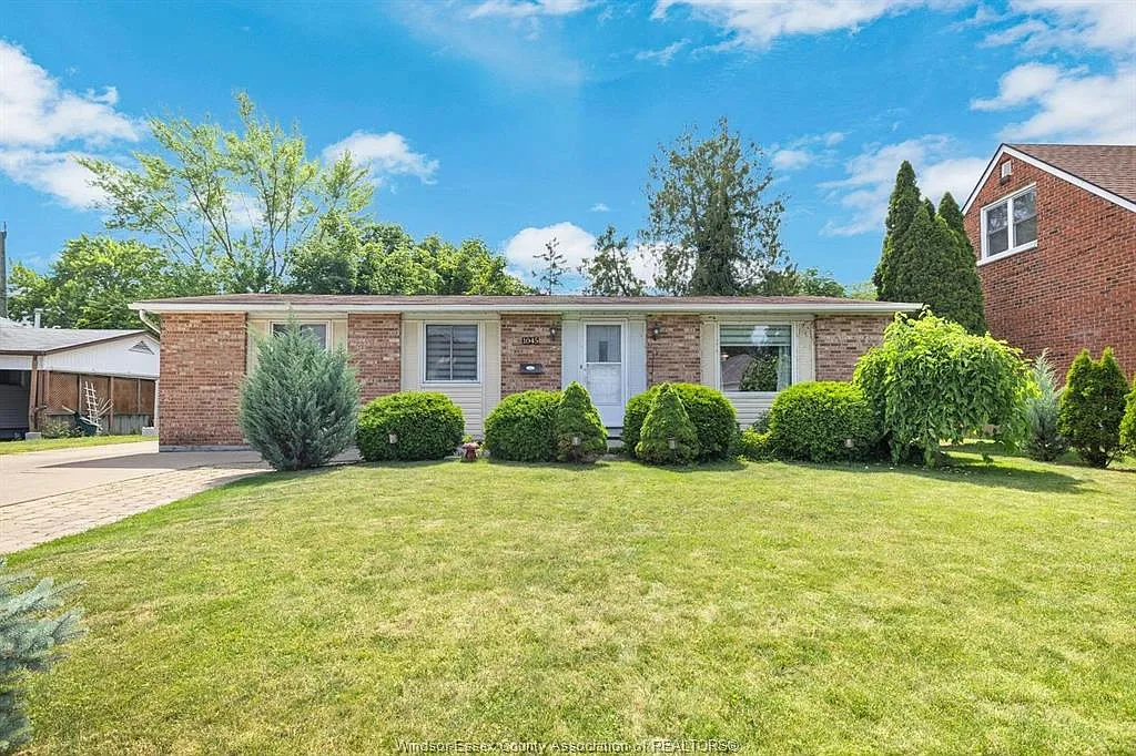 3 bed, 1.5 bath, $2,500 — Photo 1
