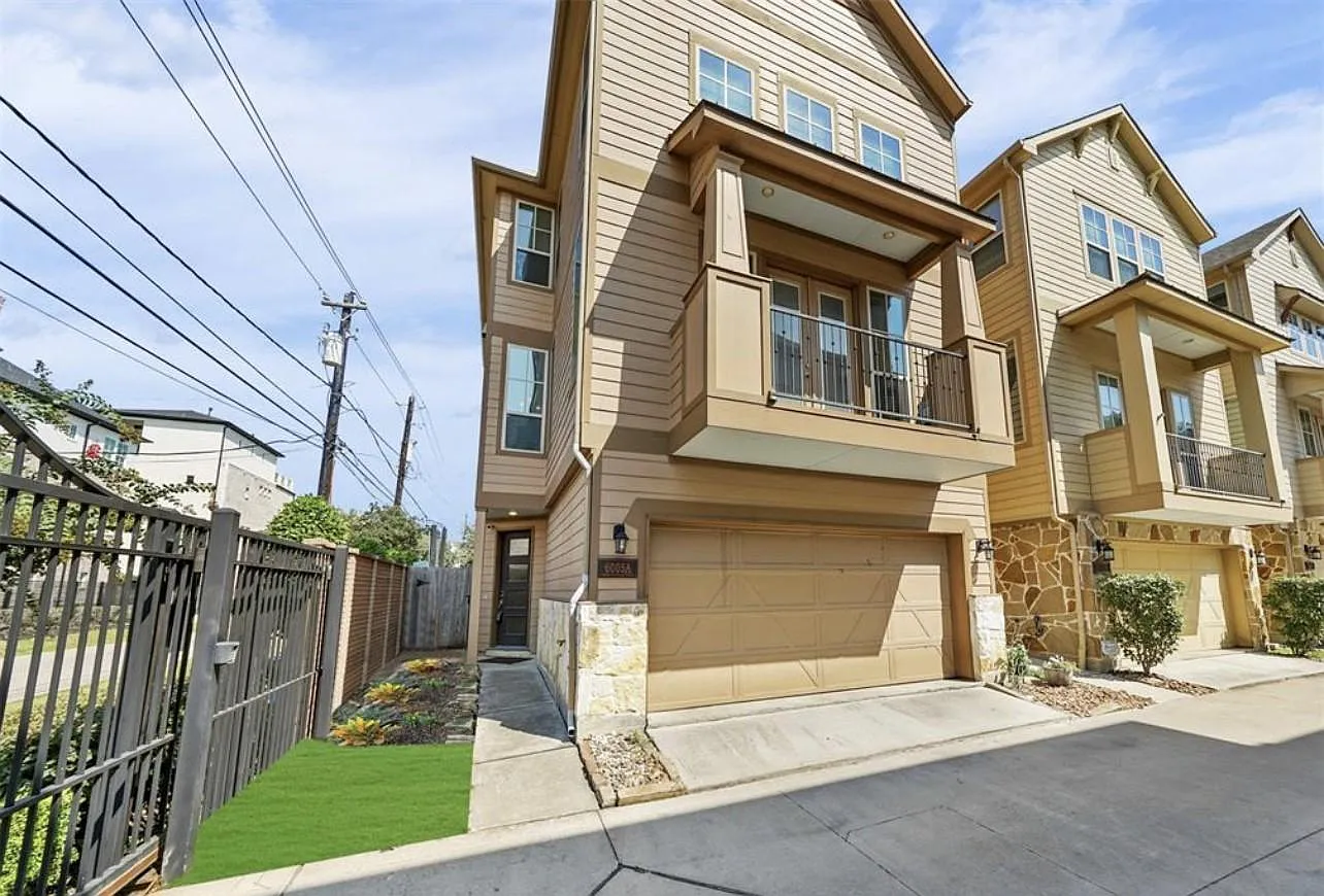 6005A Kansas St — Photo 2
