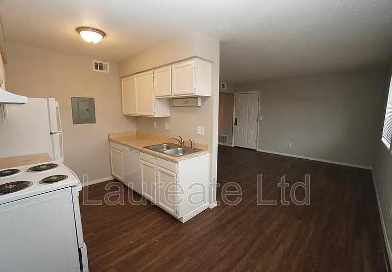 1305 Wolff St #4 — Photo 6