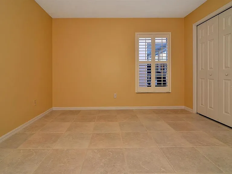 4305 Round Lake Ct — Photo 17