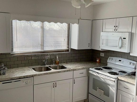 3rd image of 2839 W Lawrence Ave #3B