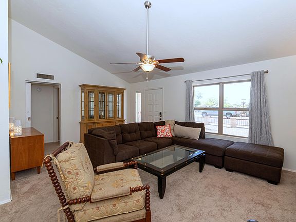 5th image of 1448 E Drake Dr