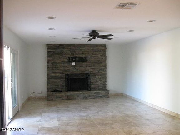 3rd image of 2416 E North Ln