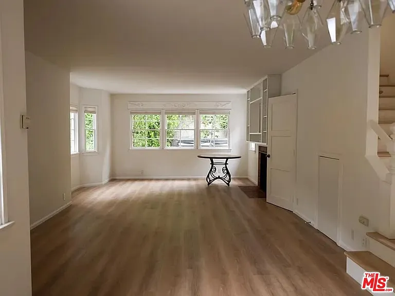 1322 N Beverly Glen Blvd — Photo 3