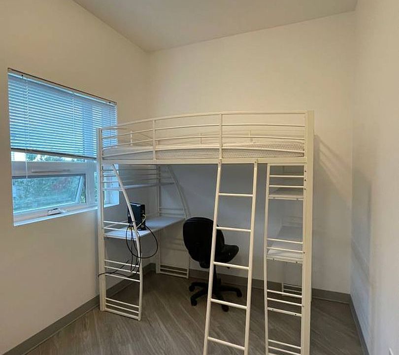 1st image of 4315 7th Ave NE APT 402