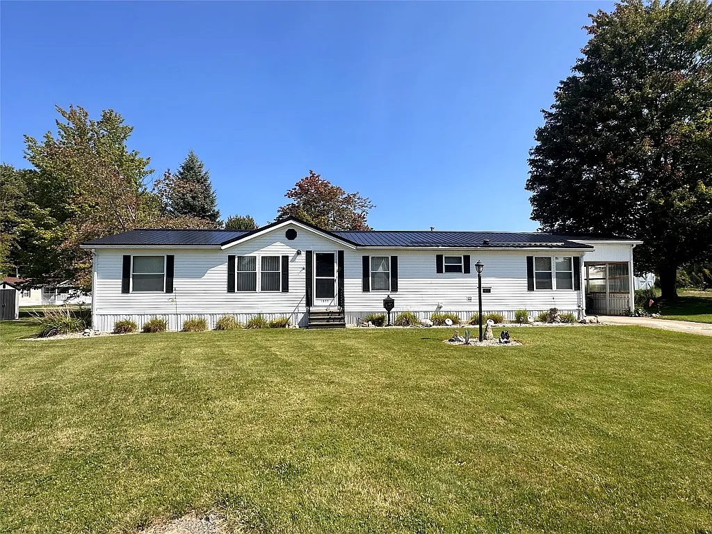 1855 Deerfield Dr photo 1