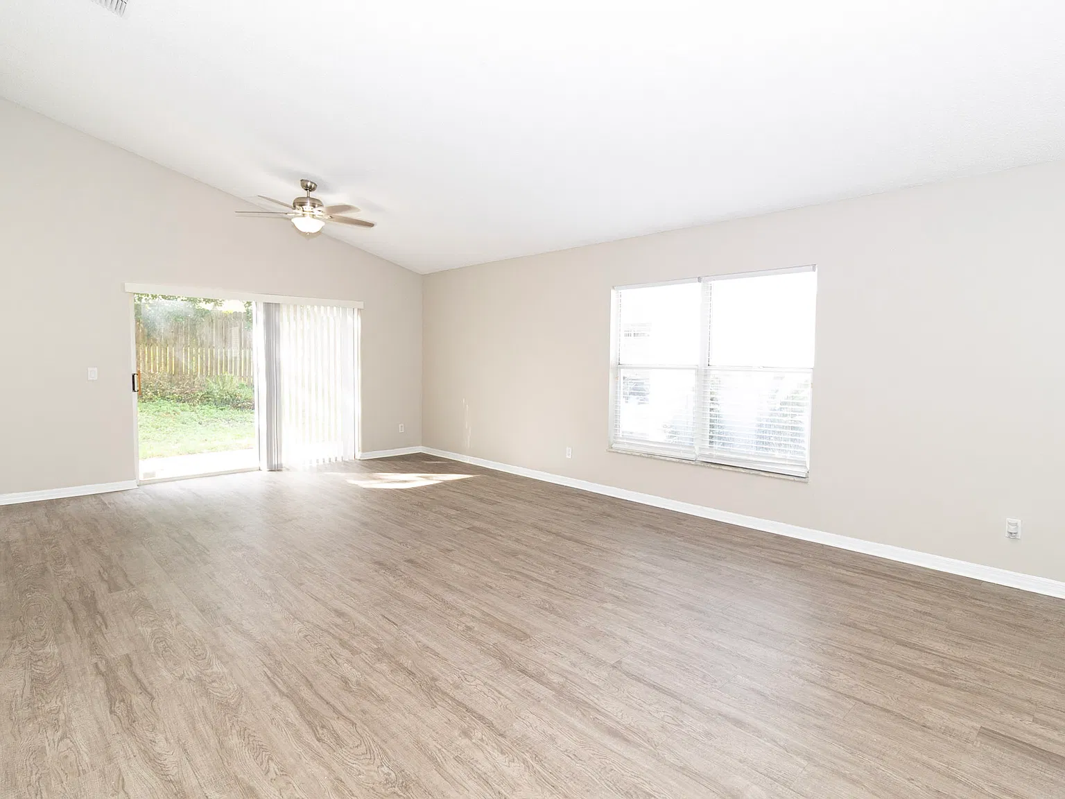 3 bed, 2170 sqft, $2,550 — Photo 2