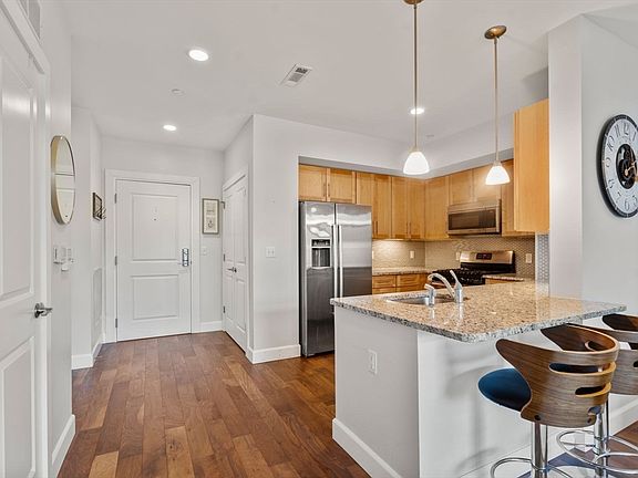 4th image of 1501 Commonwealth Ave #409