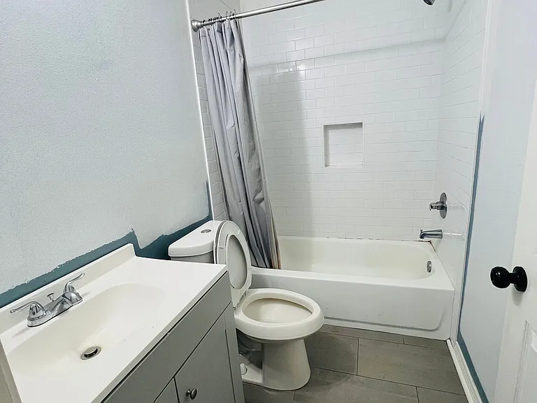 165 E Pecan St #1 — Photo 3