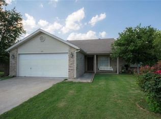 200 Robin Hood Ct, Springdale, AR 72764