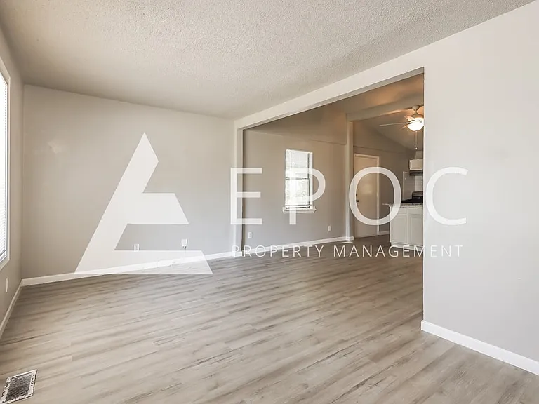 3737 SW 26th St — Photo 5