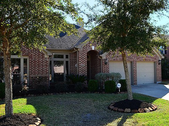 Very easy to maintain 4 sides brick home!