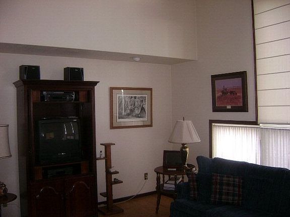 5th image of 202 Polly Ct