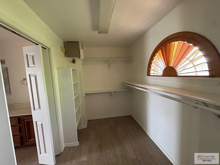 3433 Burgundy Dr — Photo 25