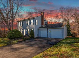 32 Meadow Rd, Cromwell, CT 06416
