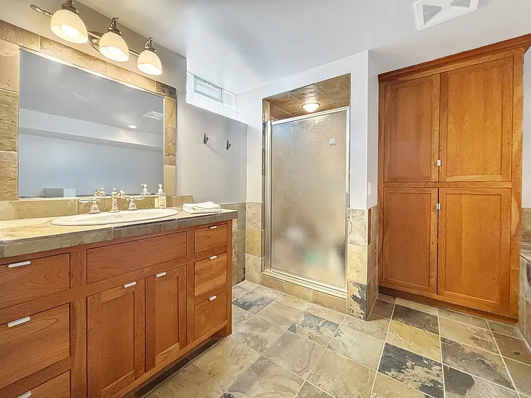 2541 Lakewood Ln — Photo 30