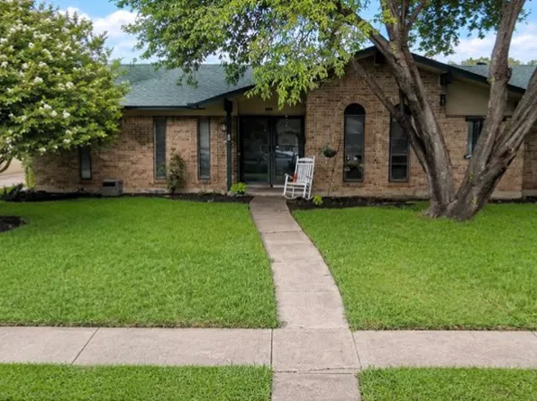 3427 Point East Dr, Mesquite, TX 75150
