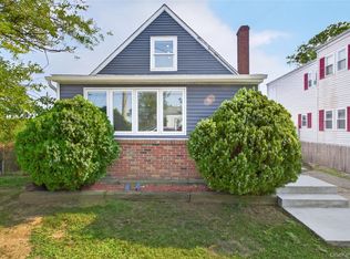 16 Dewey Street E, East Rockaway, NY 11518