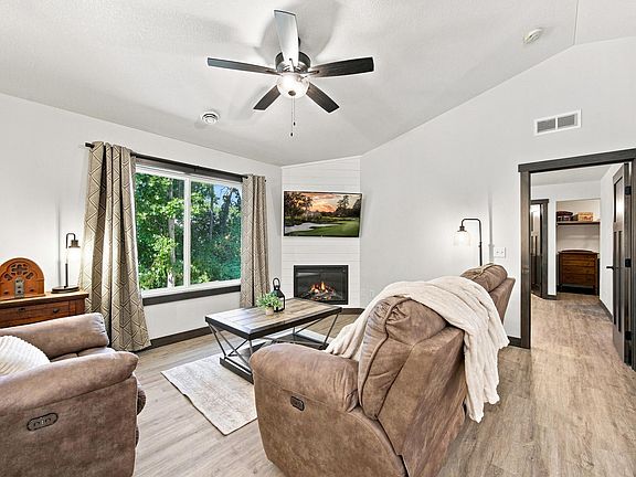 3rd image of 11744 Kings Ln SE