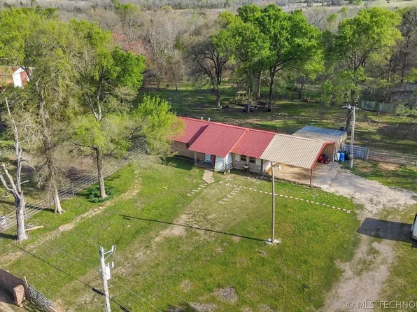 2628 E 2064th Rd, Hugo, OK 74743