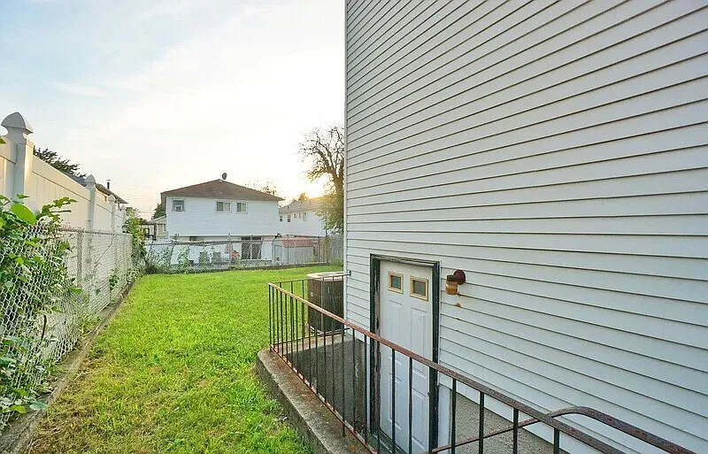2 bed, 2.0 bath, 1200 sqft, $2,500 — Photo 2