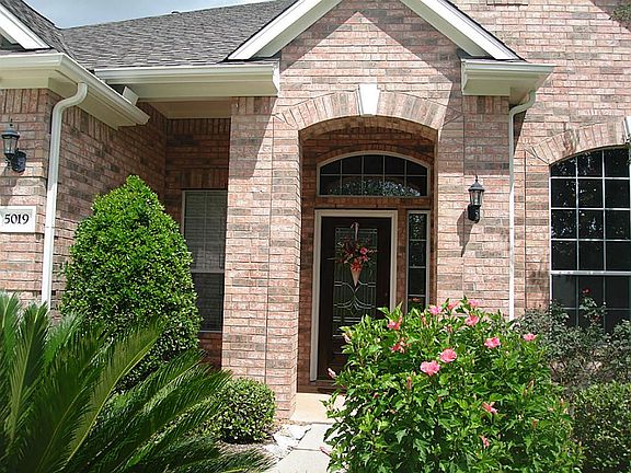 Wonderful landscaping.