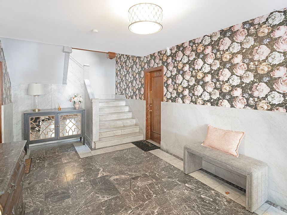 Welcoming luxury entryway