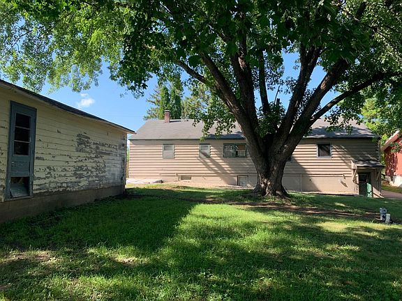 4th image of 5829 Lonsdale Blvd E