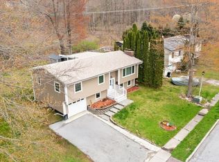 33 Rosewood Ln, Essex Junction, VT 05452