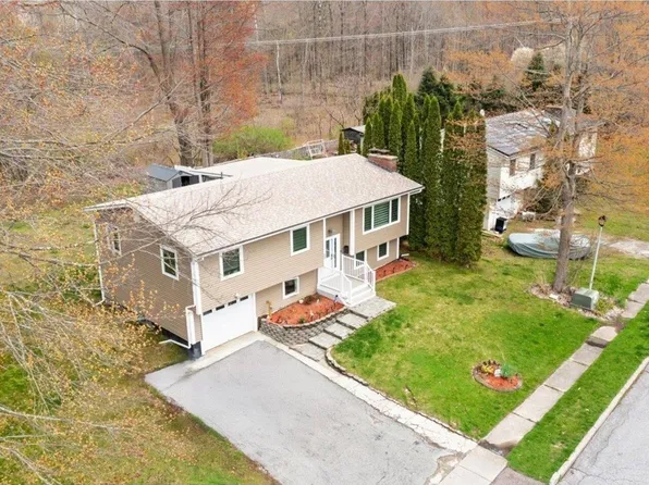 33 Rosewood Lane, Essex Junction, VT 05452