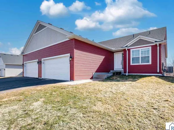 1051 Sakatah Ct, Madison Lake, MN 56063